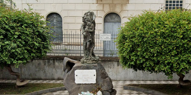 Monumento ai Caduti a Fiumefreddo di Sicilia