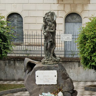 War memorial in Fiumefreddo di Sicilia
