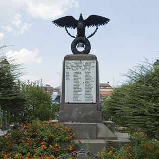Monumento ai caduti a Santa Venerina