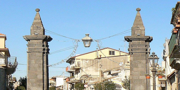 Porta San Fratello a Piedimonte Etneo