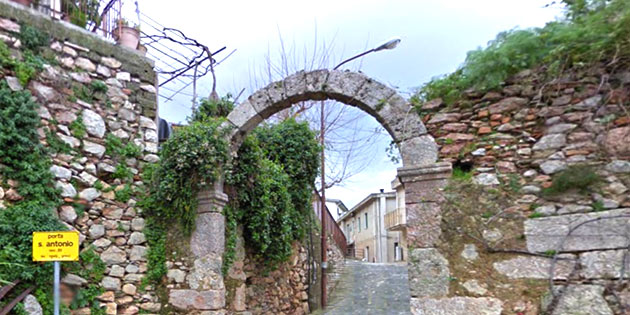 Gate of Sant'Antonio in San Marco D'Alunzio
